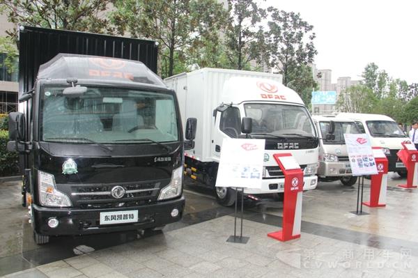 現(xiàn)場(chǎng)新車 (3).jpg 現(xiàn)場(chǎng)新車 (3).jpg