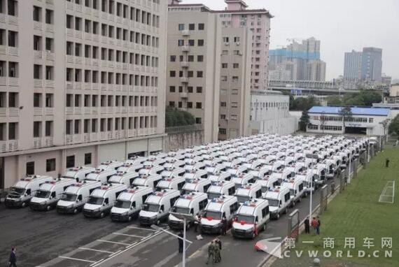 南京依維柯武警湖北省總隊防暴巡邏車圓滿交付！3.jpg
