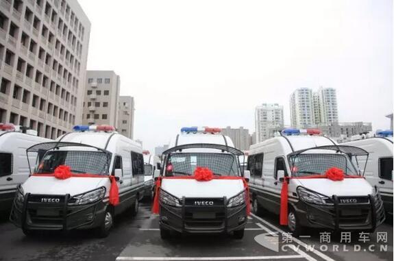 南京依維柯武警湖北省總隊防暴巡邏車圓滿交付！5.jpg