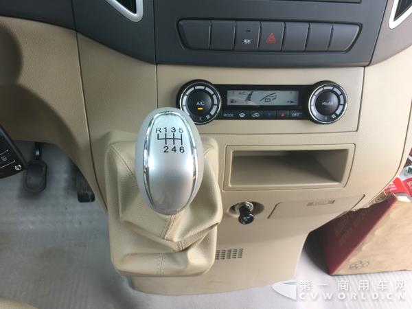 二代江淮星銳6系長軸車型，17座，搭載江淮2.7CTl 國五柴油發(fā)動機(jī)12.jpg