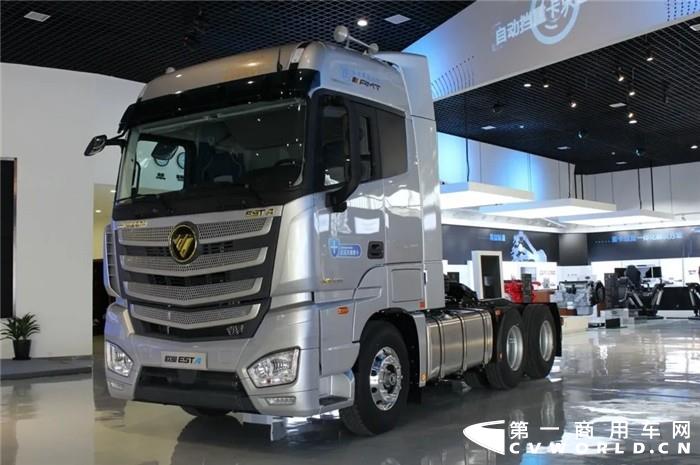 【第一商用車網(wǎng) 原創(chuàng)】2020年一季度，“大疫”突襲，沒(méi)有一個(gè)行業(yè)能獨(dú)善其身。這其中，產(chǎn)業(yè)鏈長(zhǎng)，牽一發(fā)而動(dòng)全身的汽車行業(yè)受影響尤為巨大。在疫情最嚴(yán)重的2月份，國(guó)內(nèi)汽車市場(chǎng)大降近8成，表現(xiàn)稍好一些的商用車市場(chǎng)也下降了超6成。