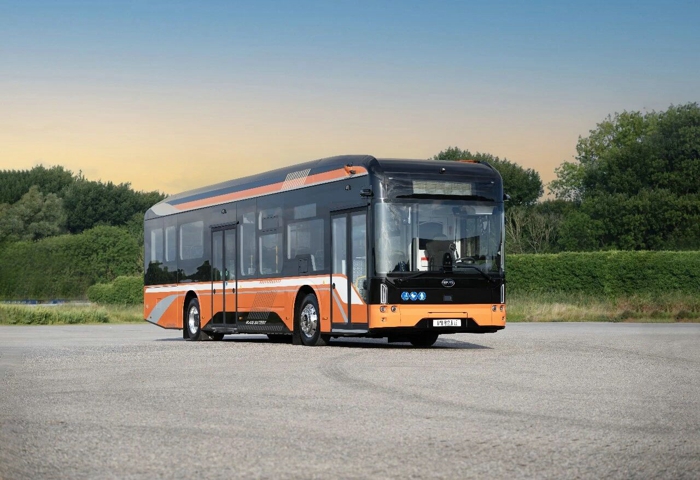 比亞迪連續(xù)三年蟬聯(lián)新能源客車出口冠軍！3.jpg