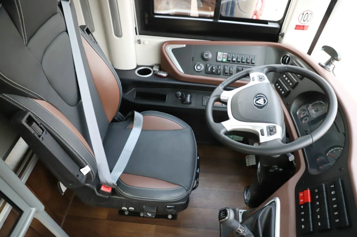 歐輝BJ6122批量交付北京龍水鳳港 定制化客車6.jpg