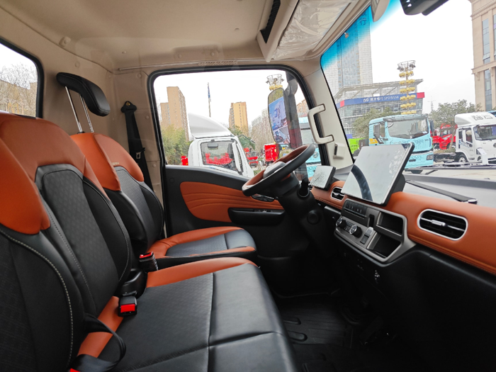 煥新升級的陜汽智云S300 Express或成市場新寵6.png