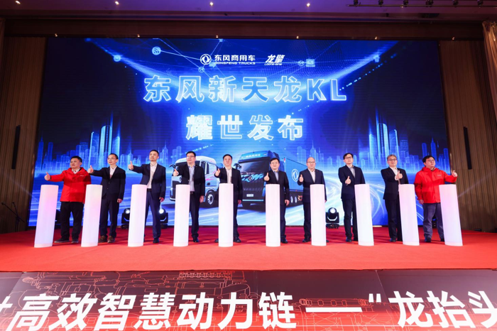 東風(fēng)天龍新KL上市發(fā)布4.png