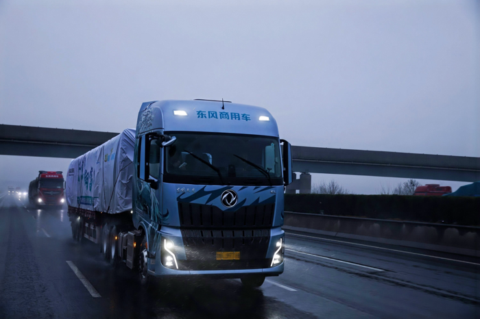 東風(fēng)天龍新KL上市發(fā)布8.png
