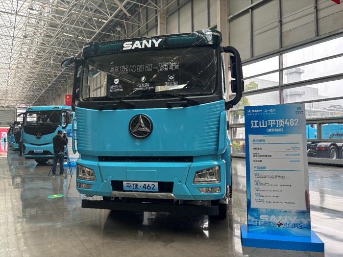 三一江山平頂462引領(lǐng)電動重卡新時代.jpg