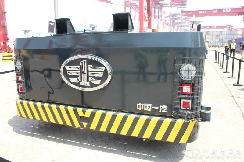 一汽解放全球首發(fā)的ICV(Inteligent Container Vehicle)港口集裝箱水平運(yùn)輸專用智能車