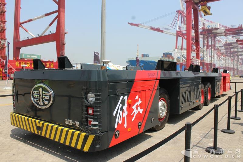 一汽解放全球首發(fā)的ICV(Inteligent Container Vehicle)港口集裝箱水平運(yùn)輸專用智能車