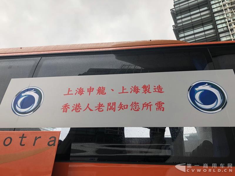 申龍SLK6116HKB歐六柴油客車，全部采用奔馳底盤(pán)