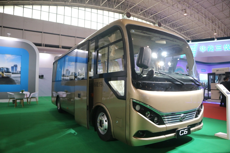 比亞迪C6公務(wù)中巴車