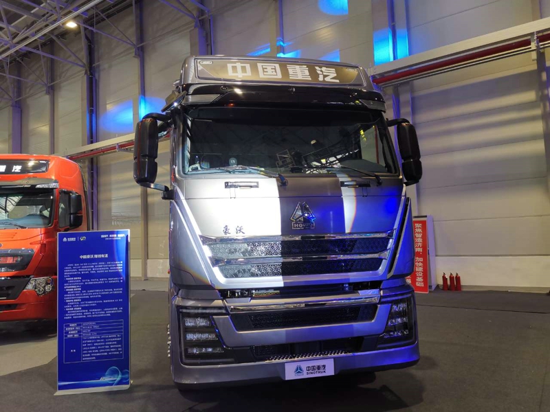 重汽豪沃TH7系列4×2牽引車（豪華版），搭載MC11發(fā)動(dòng)機(jī)，國六