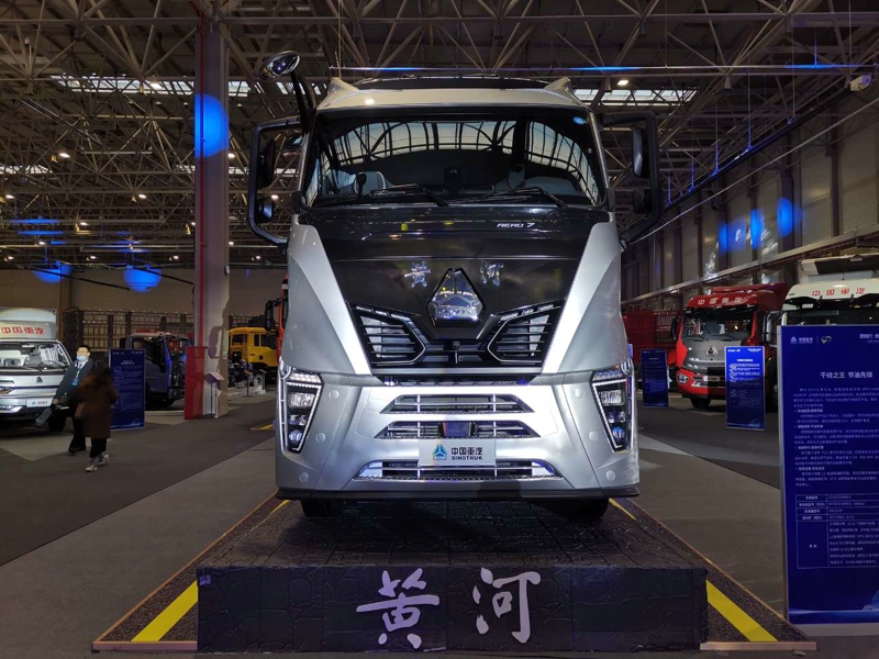 重汽黃河X7 6×4牽引車，搭載濰柴WP10.5H發(fā)動(dòng)機(jī)，國六