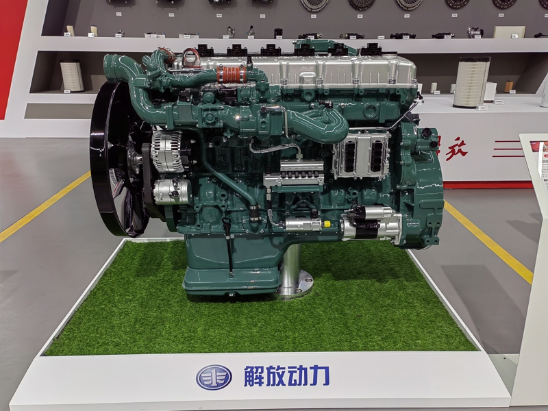 解放動(dòng)力CA6SM3-E6系列燃?xì)鈾C(jī)，排量12.52升，功率覆蓋350-470馬力