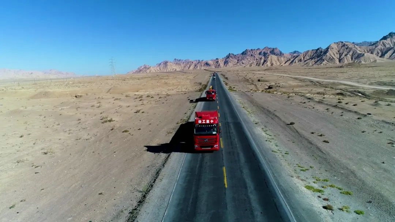 徐工漢風(fēng)P9牽引車油耗智能控制系統(tǒng)基于ADASIS地圖結(jié)合整車信息、巡航算法及控制策略實現(xiàn)預(yù)見性巡航（PCC），在駕乘過程中猶如智能領(lǐng)航員助您降低油耗。節(jié)油有方，創(chuàng)富無憂。